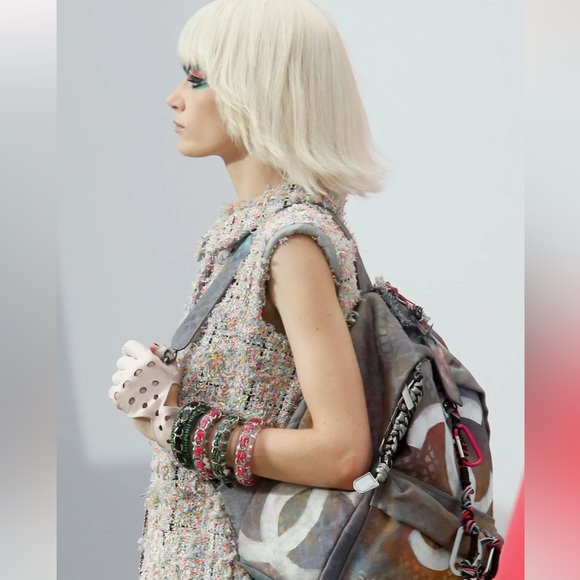 AUTH 2014 CHANEL Clear Resin Lucite Green Tweed Gold Chain Logo Bangle Bracelet - Picture 5 of 16